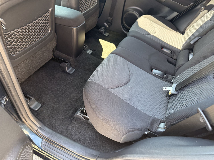 intérieur de voiture très sale aprés nettoyage auto