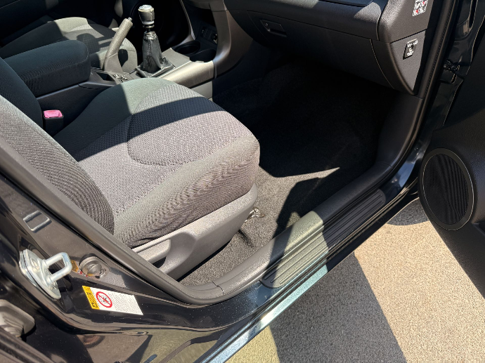 intérieur de voiture très sale après lavage auto