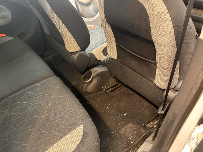 photo avant le lavage de cette voiture
