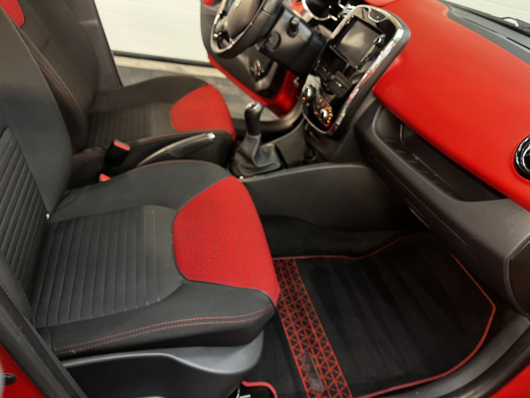 intérieur Clio après nettoyage voiture