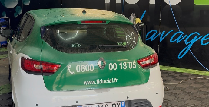 Clio avant destickage complet à nantes